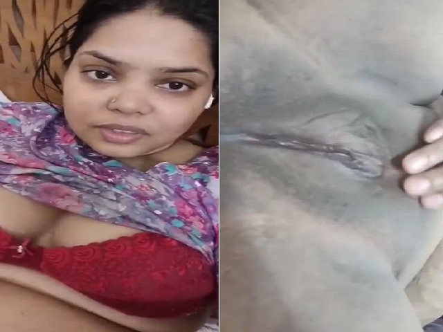 cute girlfriend black pussy fingering solo