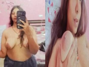 girlfriend playing with boobs selfie video shared with